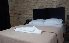 Frente ao Mar - Suites com Piscina Aquecida, SPA Privativo, Vista ao Mar ou Montanha, com Estacionamento- Raizes do Mar ECO Hotel